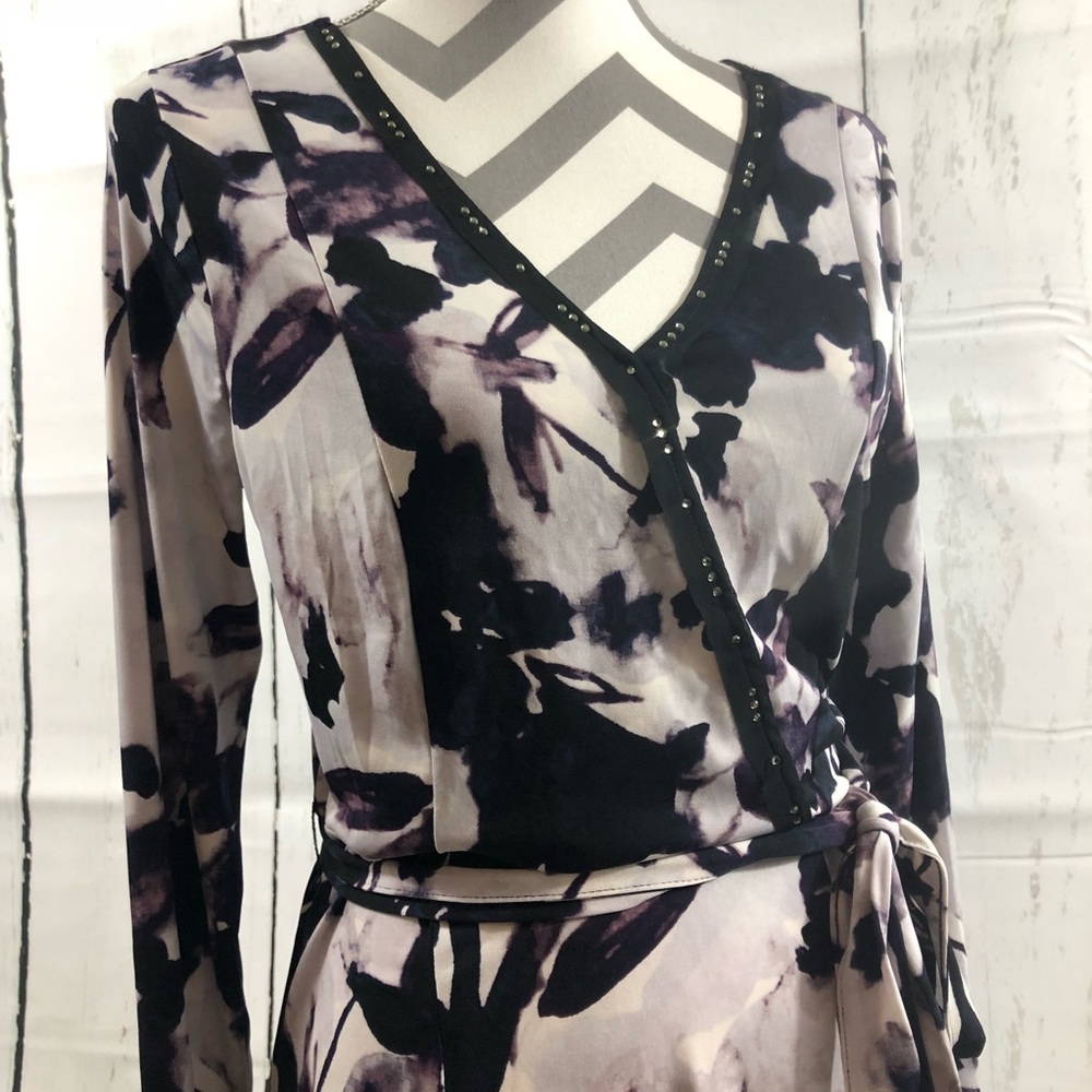 Like New! Simply Vera Wang Floral Wrap Dress - image 1